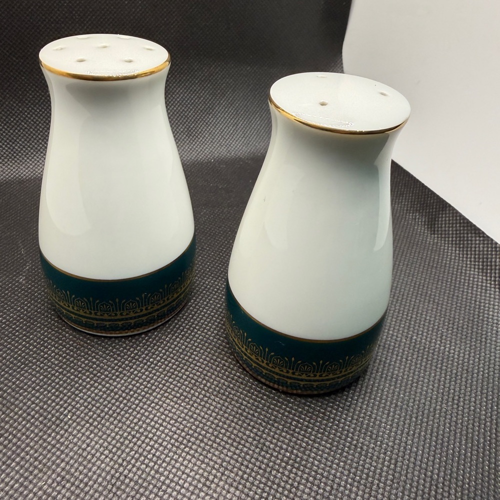 Vintage Noritake Legacy Salt & Pepper Shakers Green Gold Trim Japan